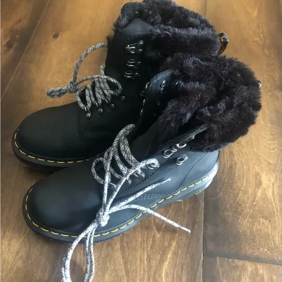 Dr.Martens 1460 SERENA COLLAR FAUX FUR LINED ANKLE BOOTS