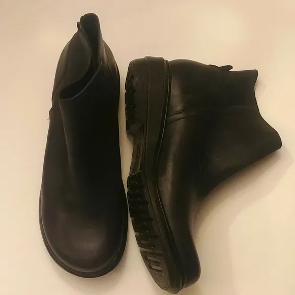 Dr.Martens Blacks Waterproof Leather Booties sz 11