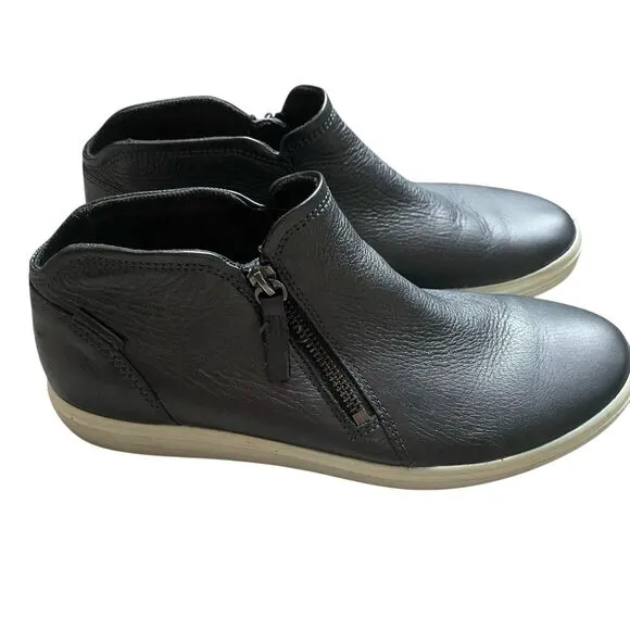Ecco Soft 7 Low Booties Women 9 EU 40 Gray Metallic Leather Zip Up Flats Comfort