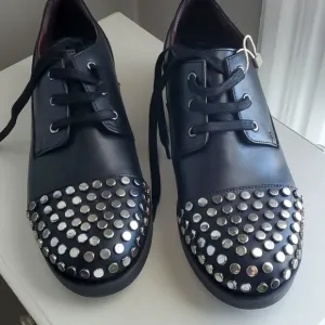 EDGY‎ Apepazza size 8 leather loafers with metal studs