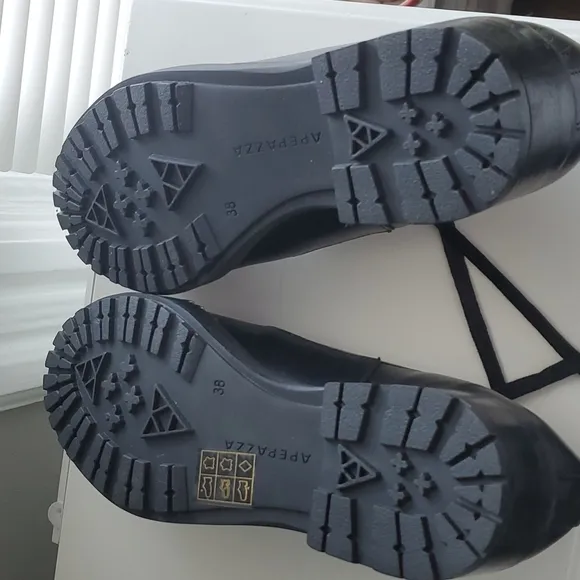 EDGY‎ Apepazza size 8 leather loafers with metal studs