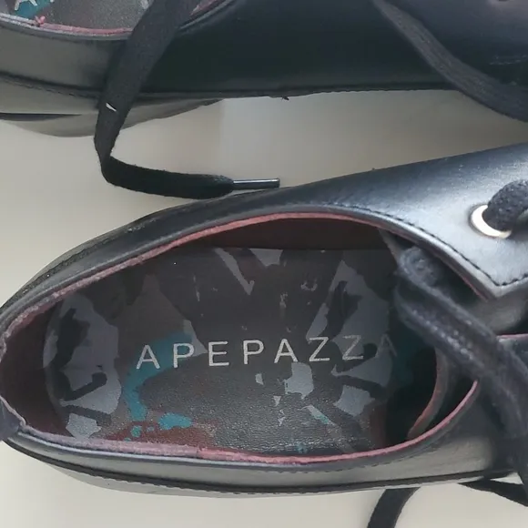 EDGY‎ Apepazza size 8 leather loafers with metal studs