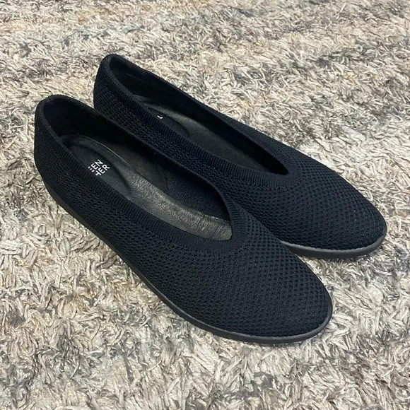 Eileen Fisher black text fabric comfort, shoe flats, size 8.5 almond toe