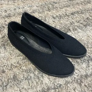 Eileen Fisher black text fabric comfort, shoe flats, size 8.5 almond toe