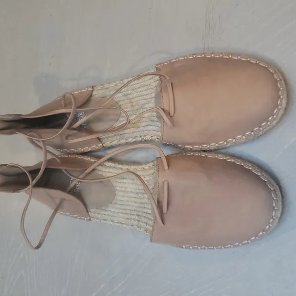 Eileen Fisher Lace-Up Espadrille Sandal,flats, brand new, size 9, tan