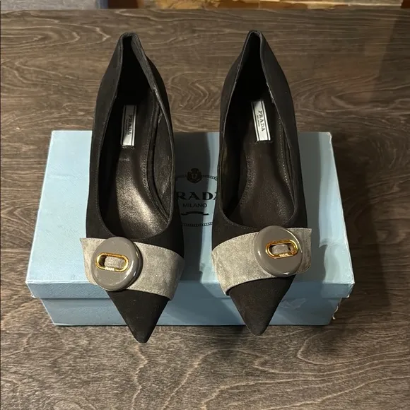 Elegant Black and Gray Women's Flats