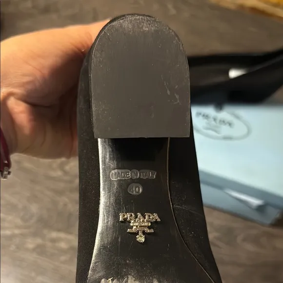 Elegant Black and Gray Women's Flats