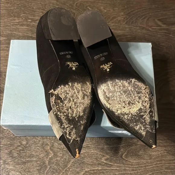 Elegant Black and Gray Women's Flats