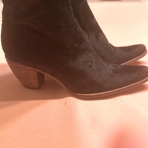 Elizabeth and James Fur boots. Black. Size 8.5.
