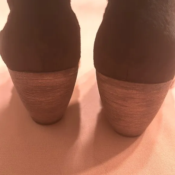 Elizabeth and James Fur boots. Black. Size 8.5.