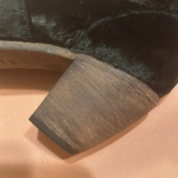 Elizabeth and James Fur boots. Black. Size 8.5.