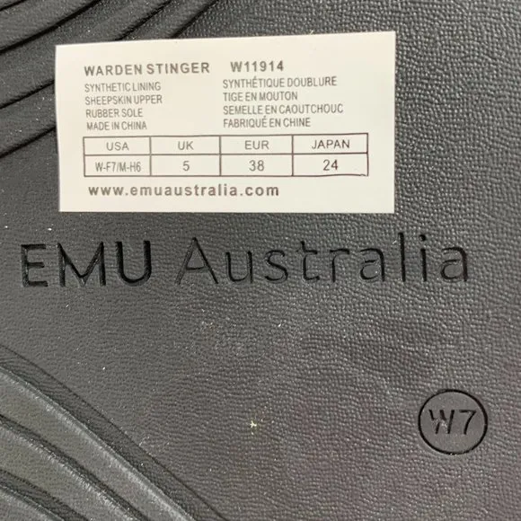 EMU Australia Warden Stinger Sandals Sheepskin Buckle Slides Black Size 7 NEW