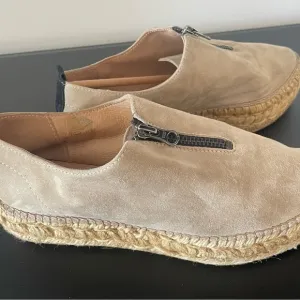 Eric Michael Serena Suede Zipper Espadrilles Beige Size 37 worn a few times