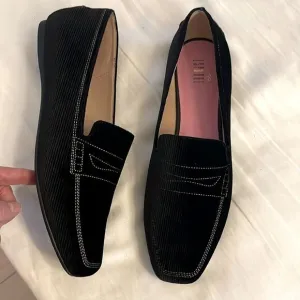 ESPORRE BLACK VELVETY CORDUROY FLATS.   NEW IN BOX