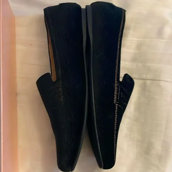 ESPORRE BLACK VELVETY CORDUROY FLATS.   NEW IN BOX