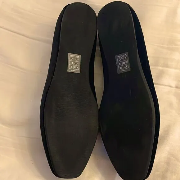 ESPORRE BLACK VELVETY CORDUROY FLATS.   NEW IN BOX