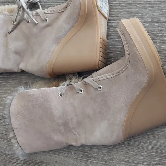 EUC Coach Scout Sahara Suede Leather and Rabbit Fur Wedge Boots 5.5