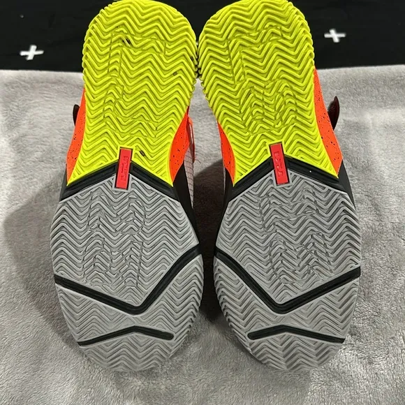 🖤🧡💛🩶EUC LEBRON SNEAKERS🩶💛🧡🖤
