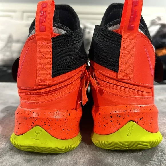 🖤🧡💛🩶EUC LEBRON SNEAKERS🩶💛🧡🖤