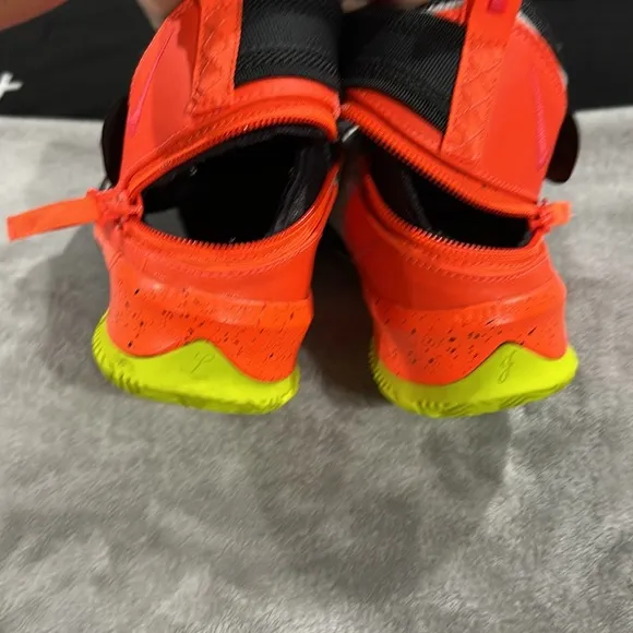 🖤🧡💛🩶EUC LEBRON SNEAKERS🩶💛🧡🖤