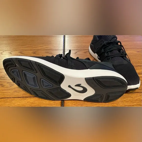 EUC Olukai Men’s Mio Li sneakers, black, size 9/42