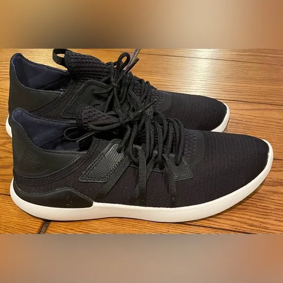 EUC Olukai Men’s Mio Li sneakers, black, size 9/42