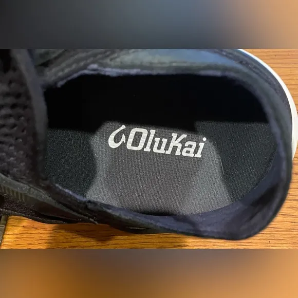 EUC Olukai Men’s Mio Li sneakers, black, size 9/42
