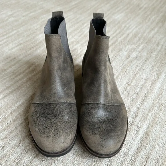 EUC SOREL Harlow Waterproof Leather Chelsea Ankle Boots - Quarry Gray Size 6