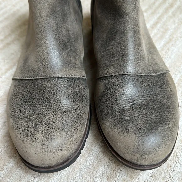 EUC SOREL Harlow Waterproof Leather Chelsea Ankle Boots - Quarry Gray Size 6