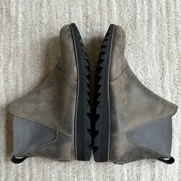 EUC SOREL Harlow Waterproof Leather Chelsea Ankle Boots - Quarry Gray Size 6