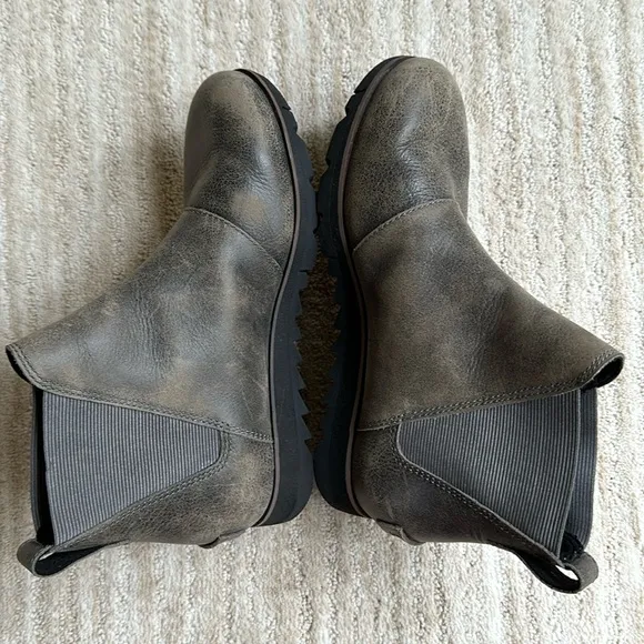 EUC SOREL Harlow Waterproof Leather Chelsea Ankle Boots - Quarry Gray Size 6