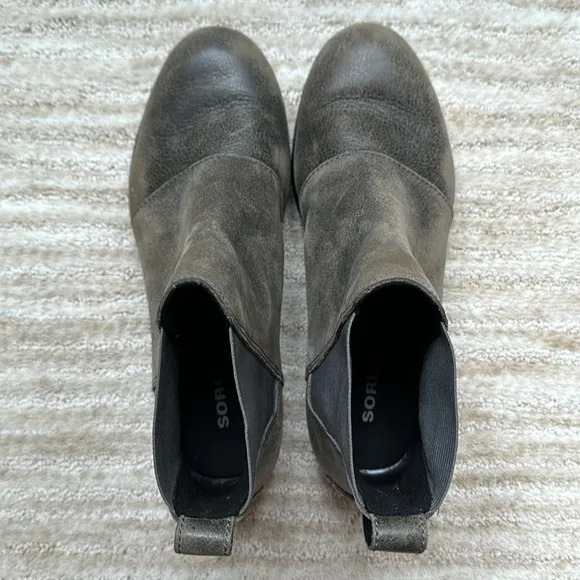 EUC SOREL Harlow Waterproof Leather Chelsea Ankle Boots - Quarry Gray Size 6