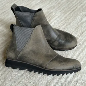 EUC SOREL Harlow Waterproof Leather Chelsea Ankle Boots - Quarry Gray Size 6