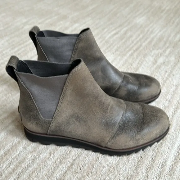 EUC SOREL Harlow Waterproof Leather Chelsea Ankle Boots - Quarry Gray Size 6