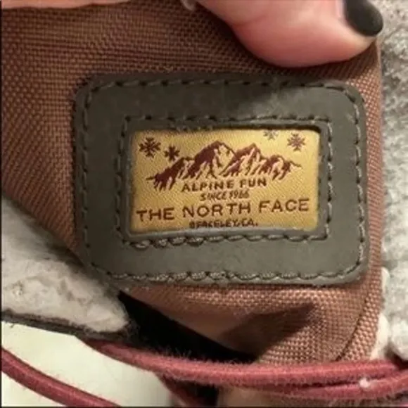 EUC The North Face Waterproof Winter Boots,‎ Size 6