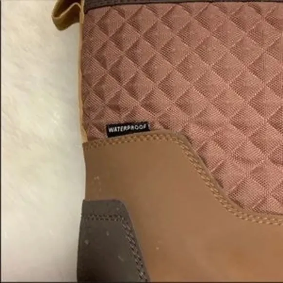 EUC The North Face Waterproof Winter Boots,‎ Size 6