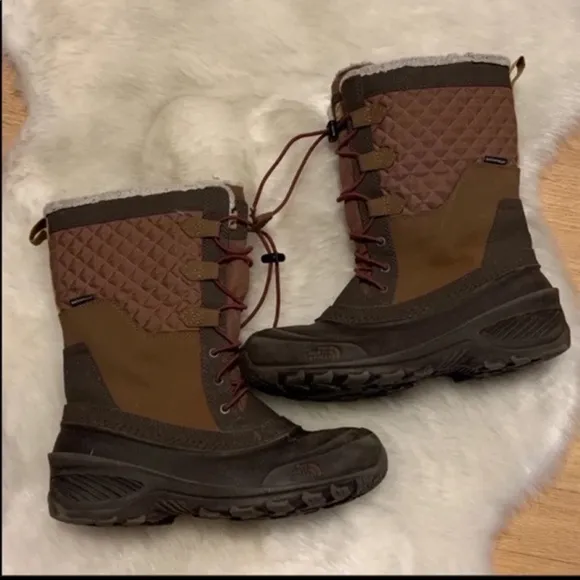 EUC The North Face Waterproof Winter Boots,‎ Size 6