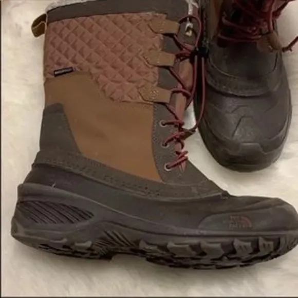 EUC The North Face Waterproof Winter Boots,‎ Size 6