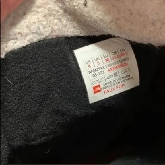 EUC The North Face Waterproof Winter Boots,‎ Size 6