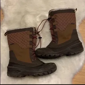 EUC The North Face Waterproof Winter Boots,‎ Size 6