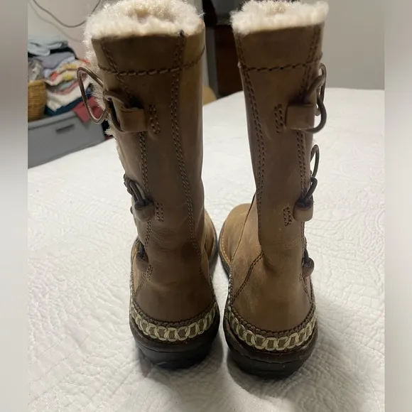 EUC UGG Australia Kona Brown Waterproof Boots SZ 7