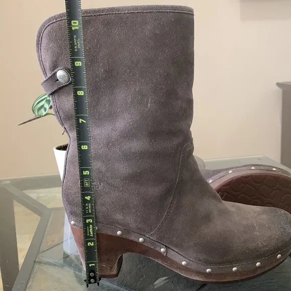 EUC UGG AUSTRALIA Lynnea Clog Boots