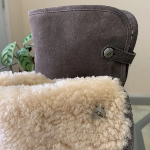 EUC UGG AUSTRALIA Lynnea Clog Boots