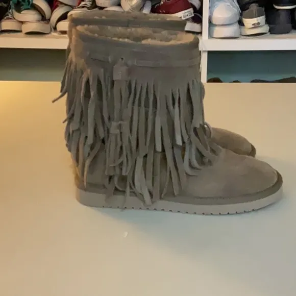 EUC woman’s koolaburra by UGG boots lined with fur