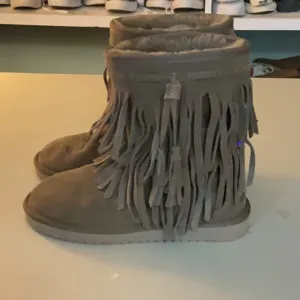 EUC woman’s koolaburra by UGG boots lined with fur