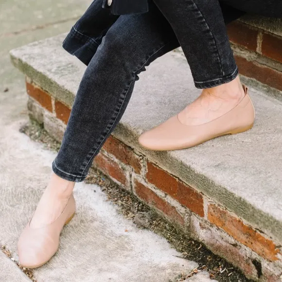 EVERLANE Made In Italy The Day Glove Leather Flats In Beige Size 10