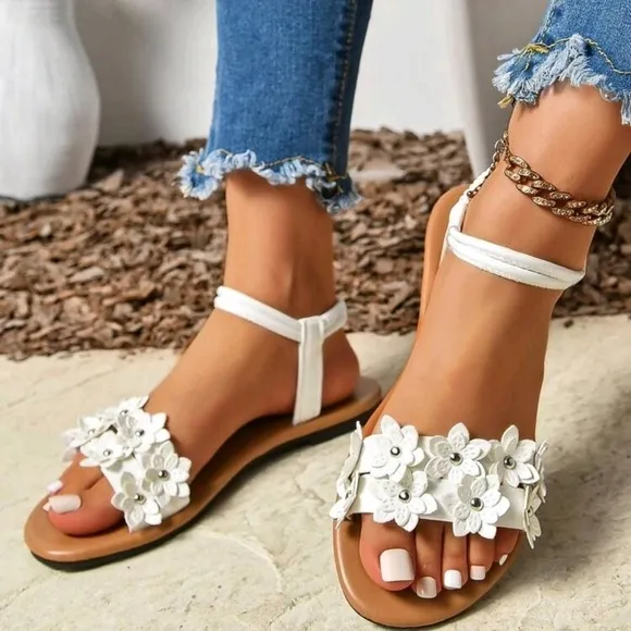 Fashionable Embroidery Detail Comfortable Buckle Strap Plus Size Flat Sandals