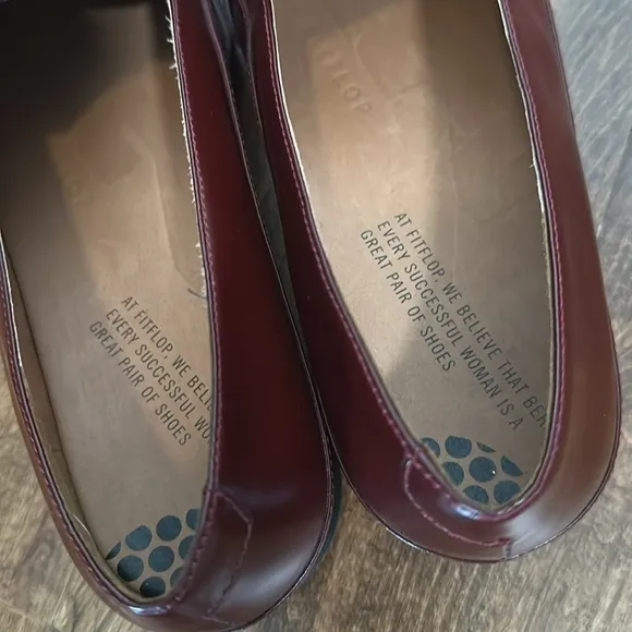 Fitflop NWOT burgundy buckle platform patent leather loafers, 8