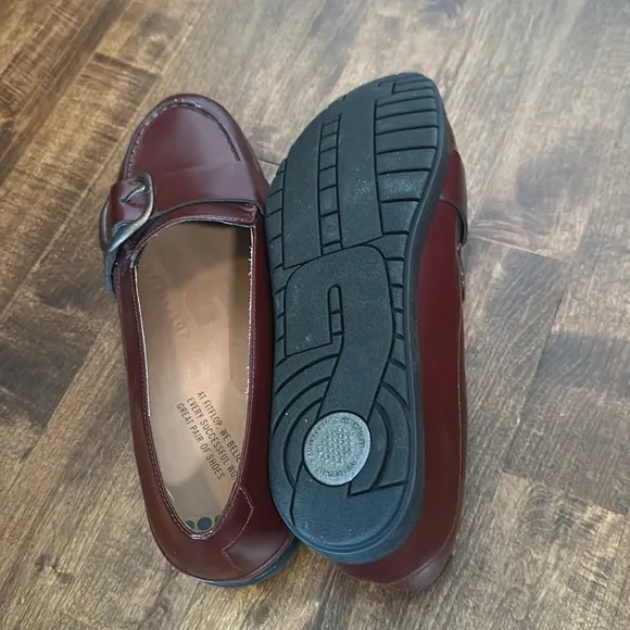 Fitflop NWOT burgundy buckle platform patent leather loafers, 8