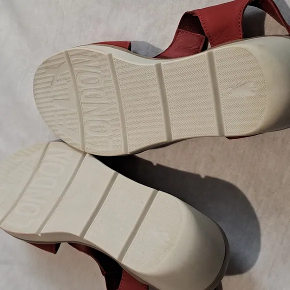 Fly London NOVA932FLY. Lipstick Red Cupido. Size 39.
